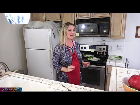 ❤️ Ibu tiri memerah susu dia di dapur sebelum kencannya ☑ Video sialan pada kami id.teenactivewear.ru ❤